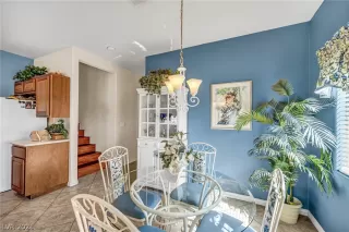 Photo #2: 2324895 Listing