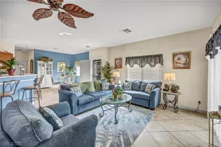 Photo #3: 2324895 Listing