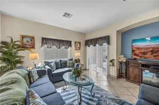 Photo #4: 2324895 Listing