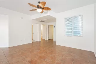 Photo #3: 2324923 Listing