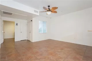 Photo #4: 2324923 Listing