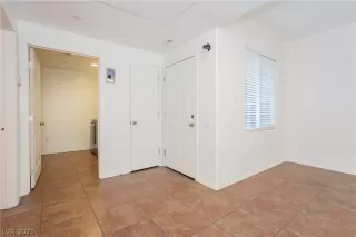 Photo #5: 2324923 Listing