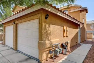 Photo #2: 2324926 Listing 