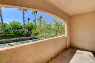 Photo #4: 2324975 Listing