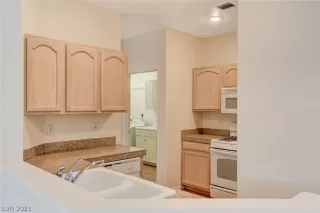 Photo #6: 2324975 Listing