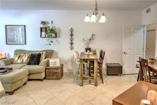 Photo #2: 2325002 Listing