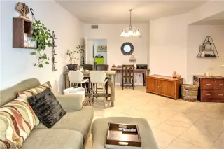 Photo #3: 2325002 Listing