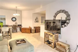 Photo #4: 2325002 Listing