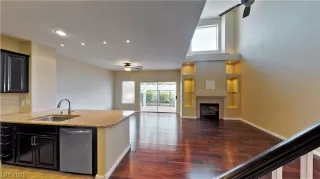 Photo #4: 2325006 Listing