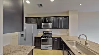 Photo #5: 2325006 Listing