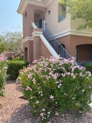 Photo #3: 2325014 Listing