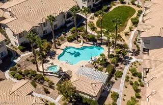 Photo #2: 2325017 Listing