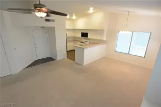 Photo #4: 2325017 Listing