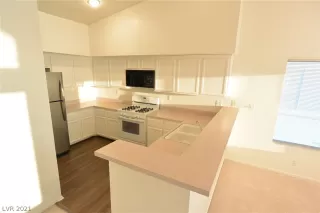 Photo #6: 2325017 Listing