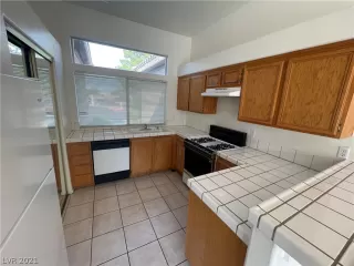 Photo #2: 2325022 Listing 