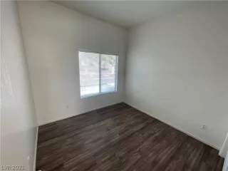 Photo #4: 2325022 Listing 