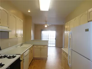 Photo #5: 2325054 Listing 