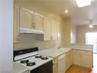 Photo #6: 2325054 Listing 