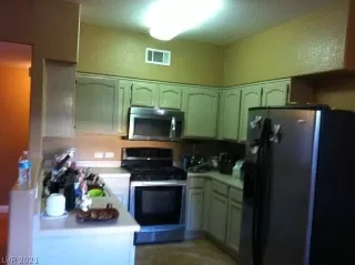 Photo #3: 2325078 Listing