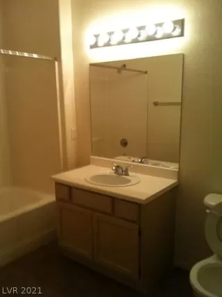 Photo #5: 2325078 Listing