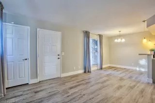 Photo #2: 2325081 Listing