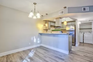 Photo #3: 2325081 Listing