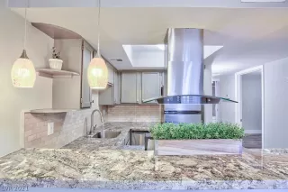 Photo #4: 2325081 Listing