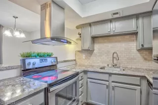 Photo #5: 2325081 Listing