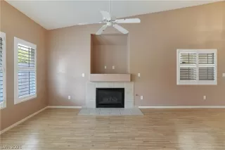 Photo #4: 2325088 Listing