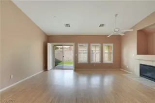 Photo #5: 2325088 Listing