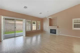 Photo #6: 2325088 Listing