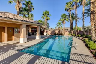 Photo #3: 2325092 Listing