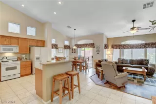 Photo #5: 2325092 Listing