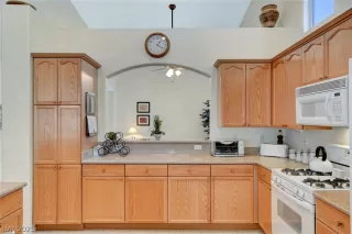 Photo #6: 2325092 Listing