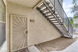 Photo #3: 2325100 Listing