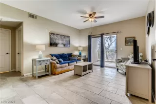 Photo #4: 2325100 Listing