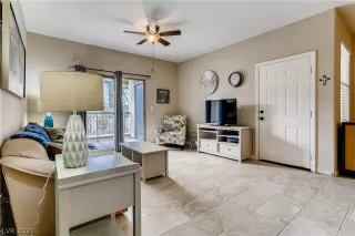 Photo #6: 2325100 Listing