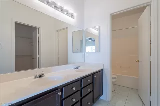 Photo #3: 2325103 Listing