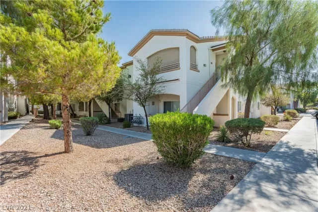 MLS: 2325162 Condo For Sale