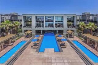 Photo #5: 2325198 Listing