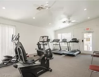 Photo #5: 2325218 Listing 