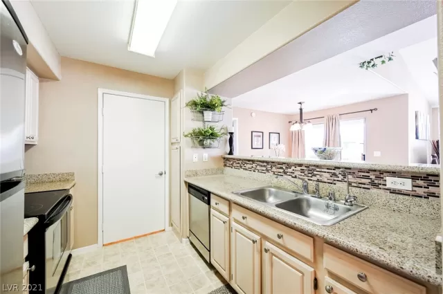 MLS: 2325221 Condo For Sale