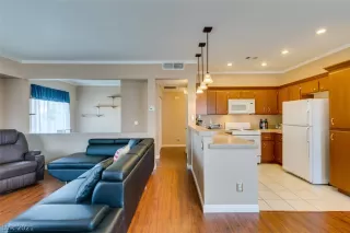 Photo #4: 2325239 Listing