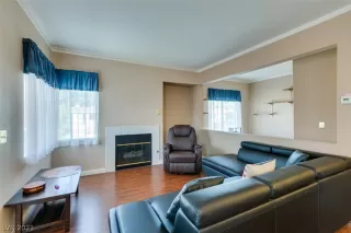 Photo #6: 2325239 Listing