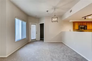 Photo #5: 2325246 Listing