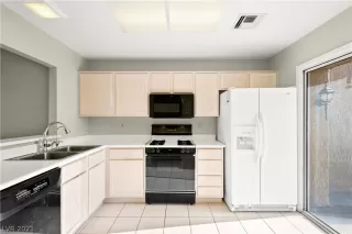 Photo #3: 2325273 Listing 