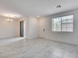 Photo #3: 2325282 Listing