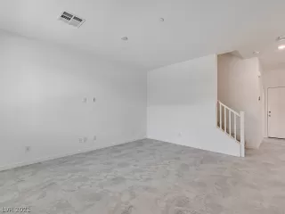 Photo #5: 2325282 Listing