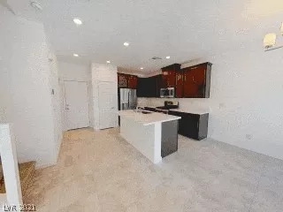 Photo #6: 2325282 Listing