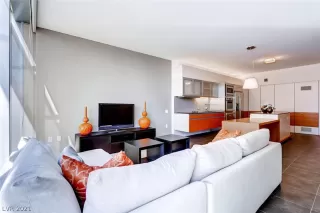 Photo #3: 2325320 Listing